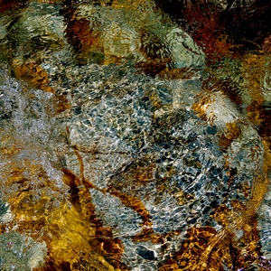 Reflets vert et bruns dans l'eau d'une rivière - Corse  - collection de photos clin d'oeil, catégorie clindoeil